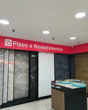 Sistema de CFTV instalado em loja — segurança eletrônica em ambiente comercial
